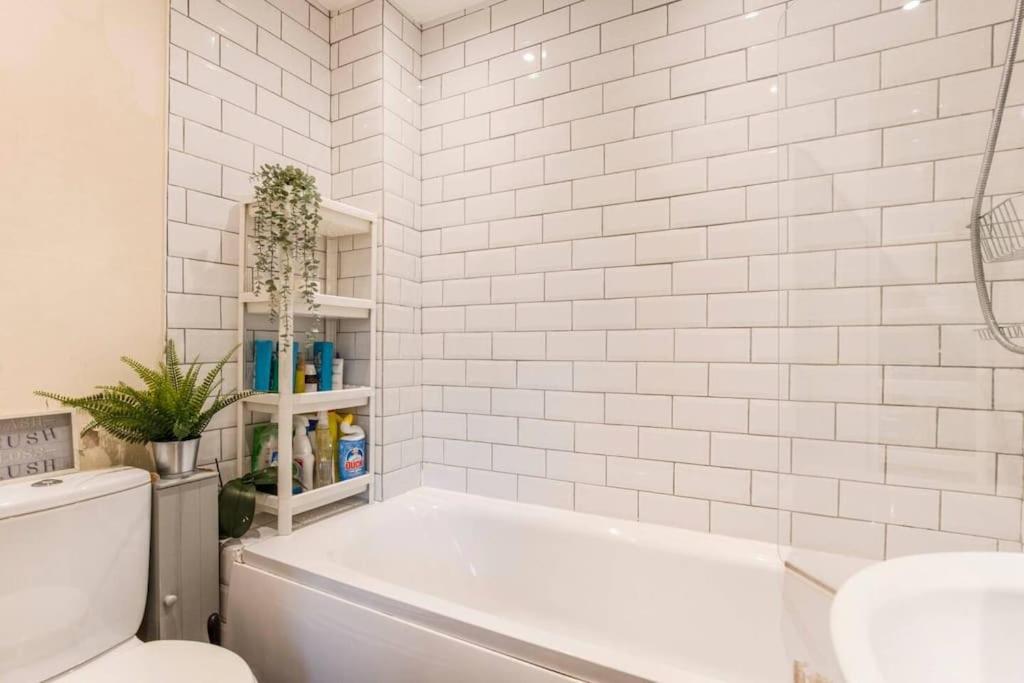 Quiet & Secluded St Albans House Villa Buitenkant foto