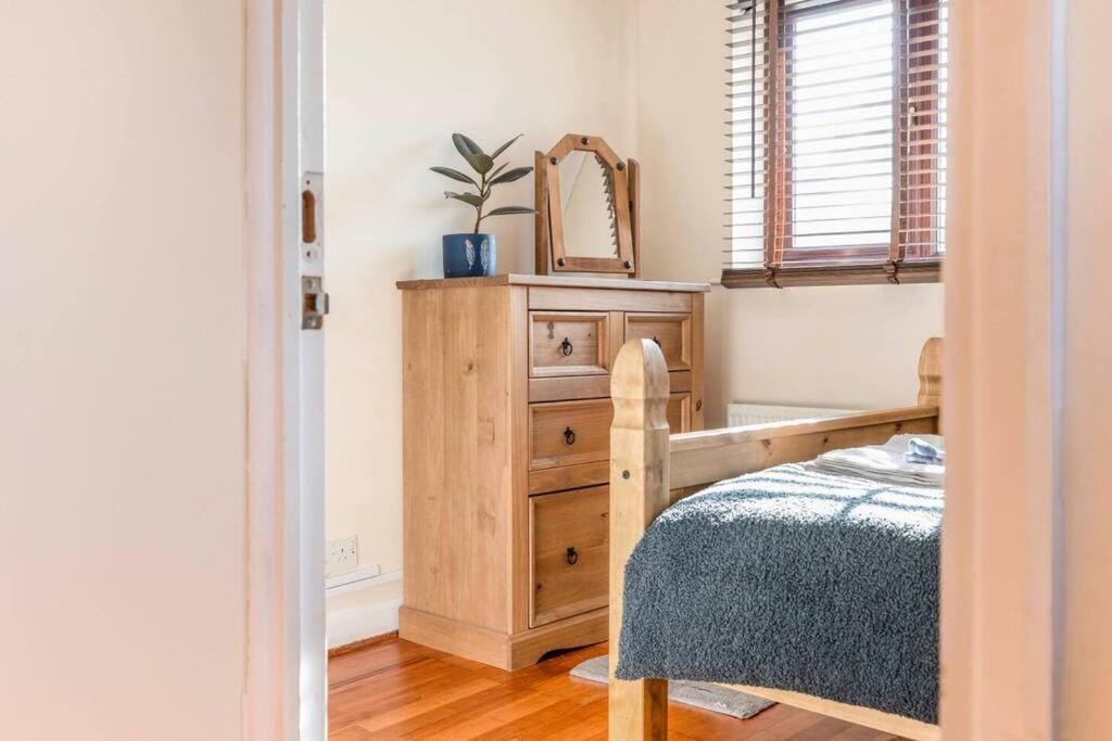 Quiet & Secluded St Albans House Villa Buitenkant foto