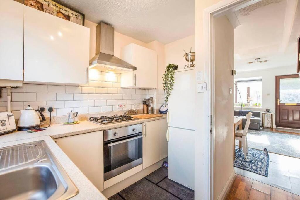 Quiet & Secluded St Albans House Villa Buitenkant foto